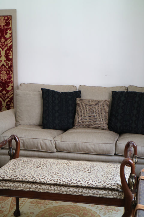 Udai İşlemeli Yastık