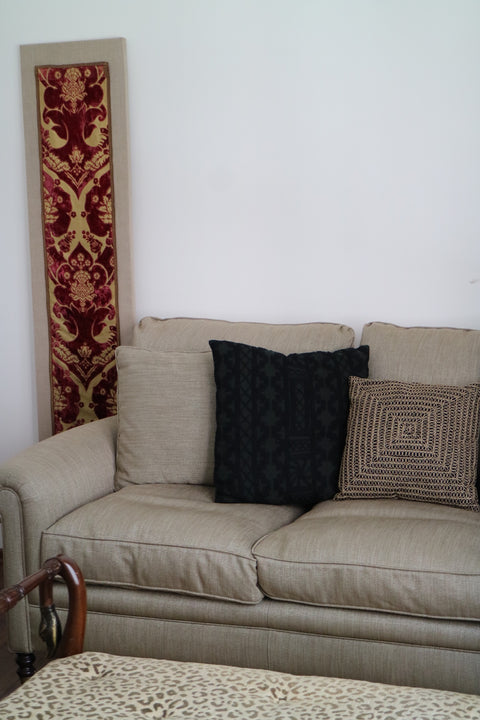 Udai İşlemeli Yastık